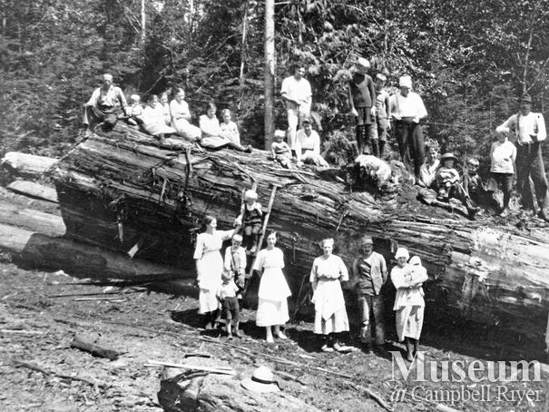 Bendickson Logging crew and families on Hardwicke Island